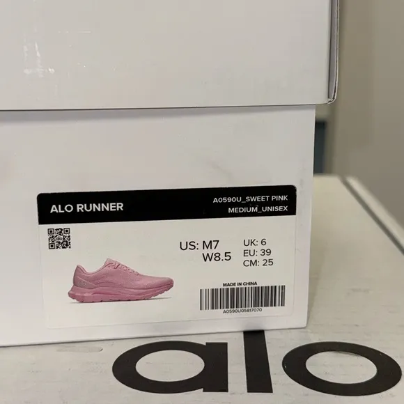 ALO Yoga Pink Athletic Shoes Streamlined Design
