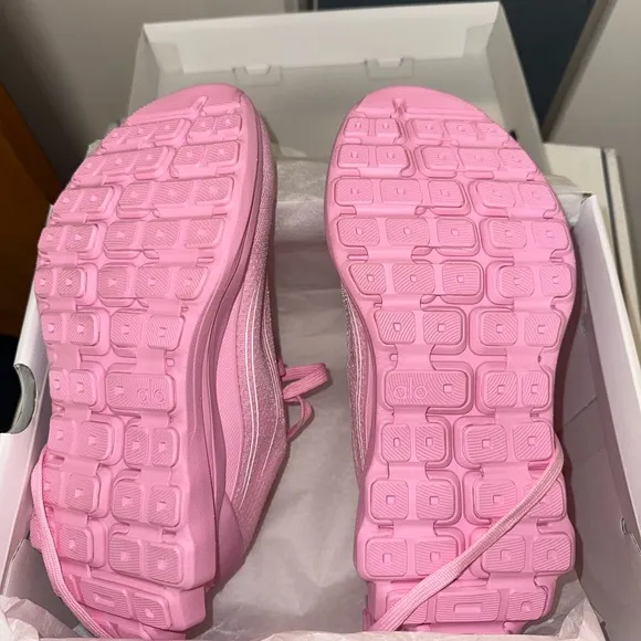 ALO Yoga Pink Athletic Shoes Streamlined Design