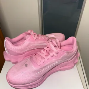 ALO Yoga Pink Athletic Shoes Streamlined Design