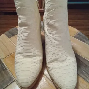 Altar'd State Brynn OffWhite Snakeskin Ankle Bootie Pointed Toe Size 7.5 3&quot; Heel