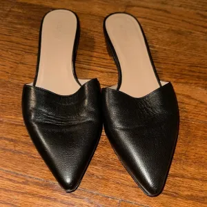 Alumnae Pointy Slip On Shoes, Black