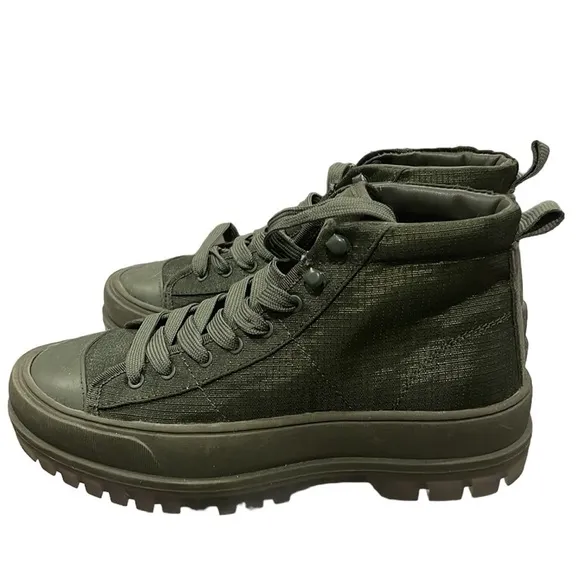 Anthropologie greats lug sole ankle boots.  Army green color.  Size 6