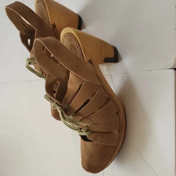 Anthropologie Latigo Cali Lace-up Clogs Tan Leather Wooden Sole Size 9.5 M NEW
