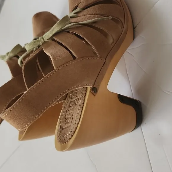 Anthropologie Latigo Cali Lace-up Clogs Tan Leather Wooden Sole Size 9.5 M NEW