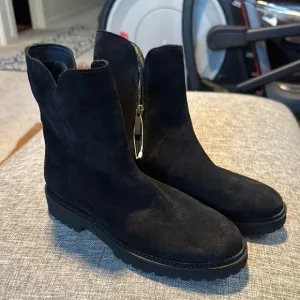 Aquatalia Black Ankle Boots Sleek Minimalist Design