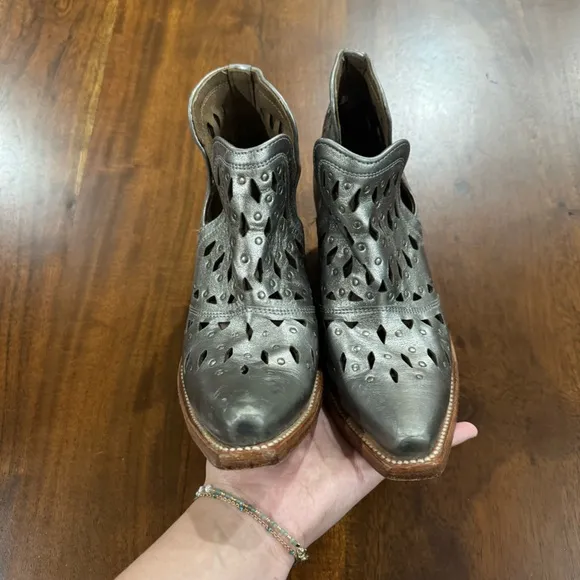 ARIAT Dixon Studded Silver Metallic Cowboy Boots Size 7.5 B Western Festival