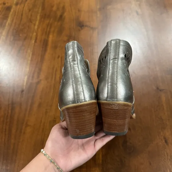 ARIAT Dixon Studded Silver Metallic Cowboy Boots Size 7.5 B Western Festival