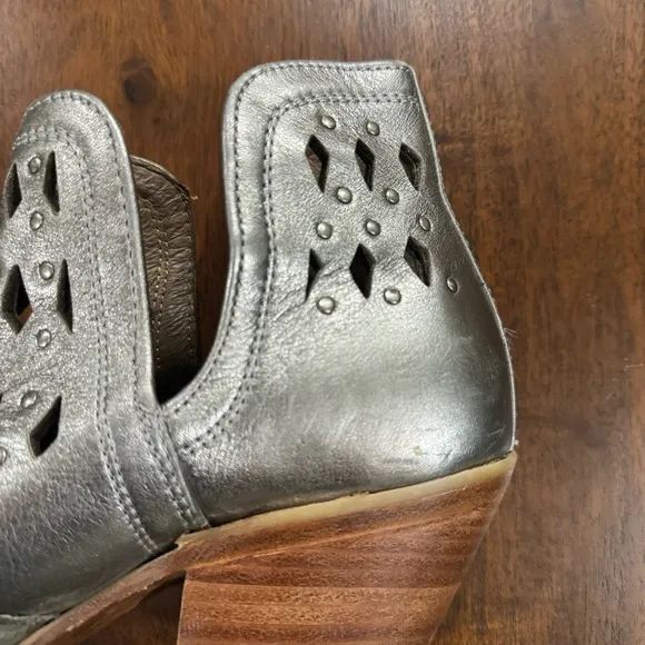 ARIAT Dixon Studded Silver Metallic Cowboy Boots Size 7.5 B Western Festival