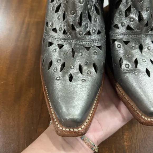 ARIAT Dixon Studded Silver Metallic Cowboy Boots Size 7.5 B Western Festival