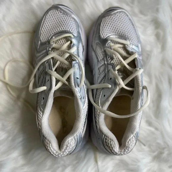 ASICS Gel Kayano 14 Running Shoes White and Grey Men’s Size 9