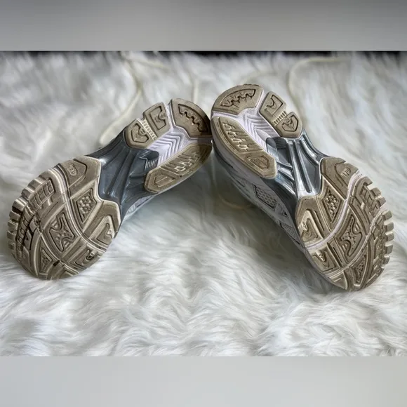ASICS Gel Kayano 14 Running Shoes White and Grey Men’s Size 9