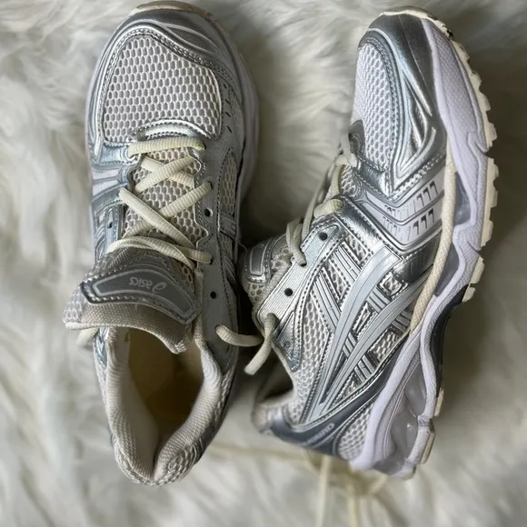 ASICS Gel Kayano 14 Running Shoes White and Grey Men’s Size 9