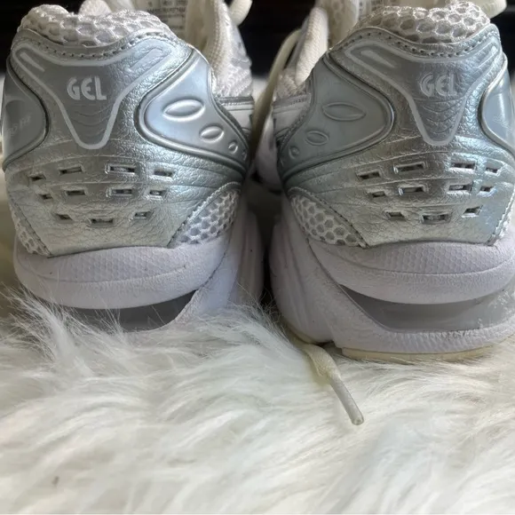 ASICS Gel Kayano 14 Running Shoes White and Grey Men’s Size 9