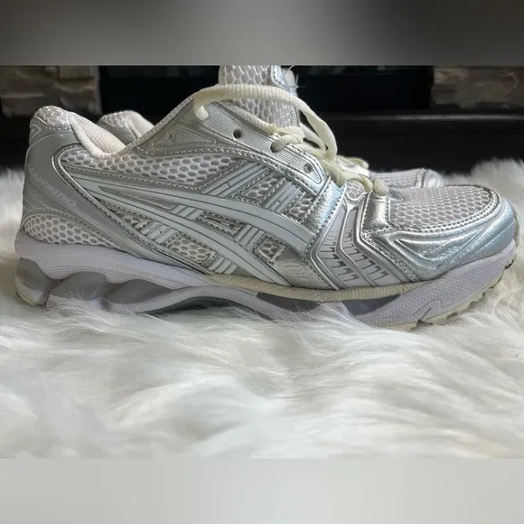 ASICS Gel Kayano 14 Running Shoes White and Grey Men’s Size 9