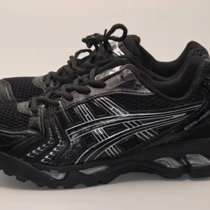 ASICS Men's Black and Silver Running Shoes