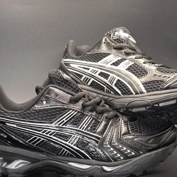 ASICS Men's Black and Silver Running Shoes