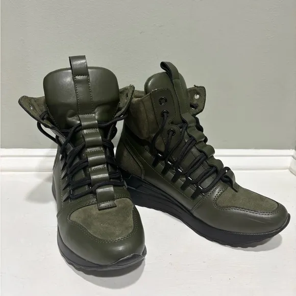 Atalina Women’s Hunter Army Green Contemporary High Ankle Boots -size 8