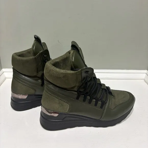 Atalina Women’s Hunter Army Green Contemporary High Ankle Boots -size 8