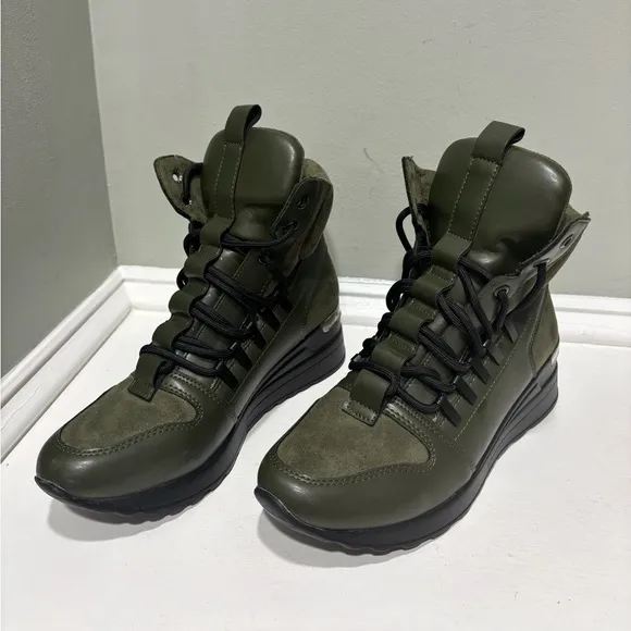 Atalina Women’s Hunter Army Green Contemporary High Ankle Boots -size 8