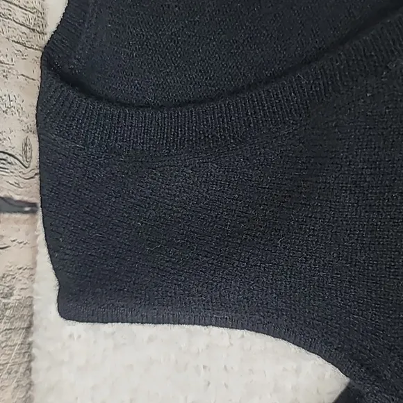 Autumn Cashmere Cold-Shoulder V-Neck Long Sleeve Cashmere Sweater in Black - NWT