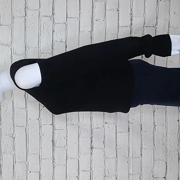 Autumn Cashmere Cold-Shoulder V-Neck Long Sleeve Cashmere Sweater in Black - NWT