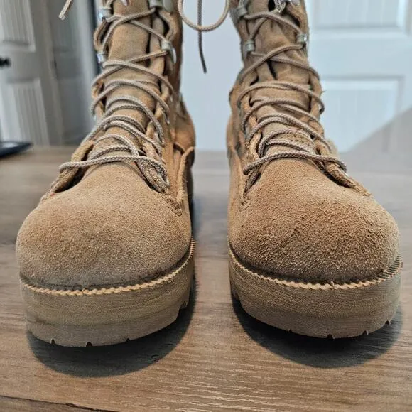B. Belleville Combat Boots Men's Size 02.5 W Desert Tan Goretex Military Leather
