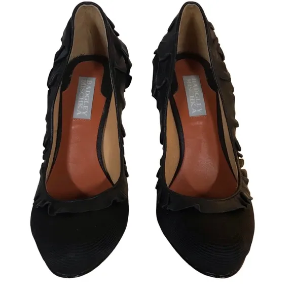 BADGLEY MISCHKA BLACK FABRIC &amp; LEATHER RUFFLES CLASSIC PUMP HEELS (6.5M)