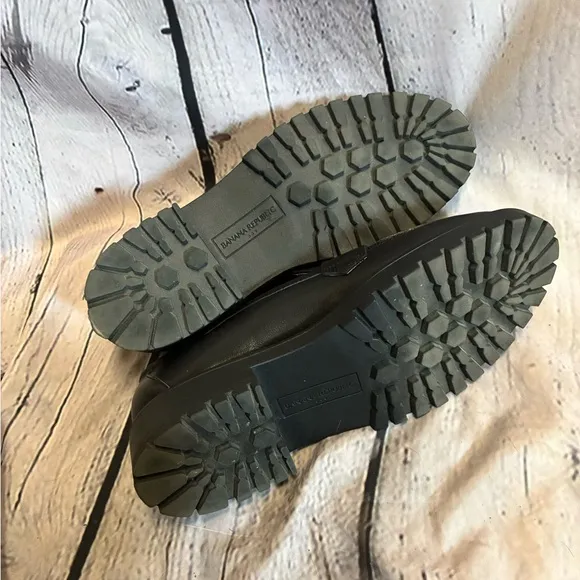 Banana Republic Leather Vee Strap Lug Sole Loafer Shoes Black Size 10 Women’s