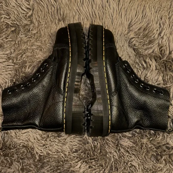 Barely Worn Women’s Doc Dr Martens Sinclair Black Nappa Leather Boots Size US 11