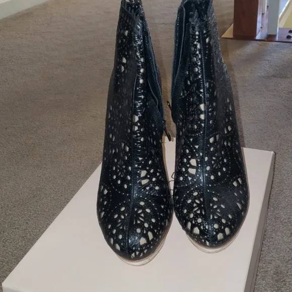 Bcbgmaxazria NWT Black Platform laser etched  Boots