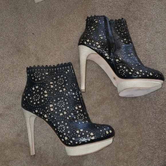 Bcbgmaxazria NWT Black Platform laser etched  Boots
