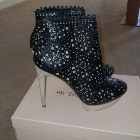 Bcbgmaxazria NWT Black Platform laser etched  Boots