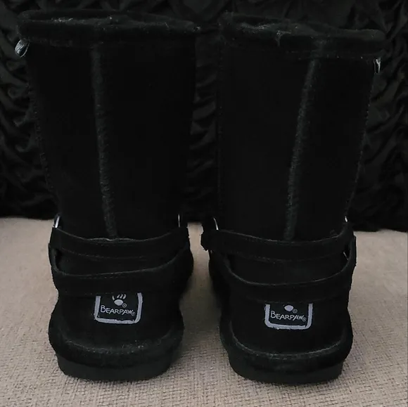 BEARPAW ADELE YOUTH BLACK SHORT SUEDE BOOTS