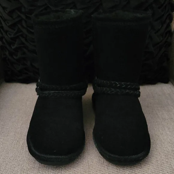 BEARPAW ADELE YOUTH BLACK SHORT SUEDE BOOTS