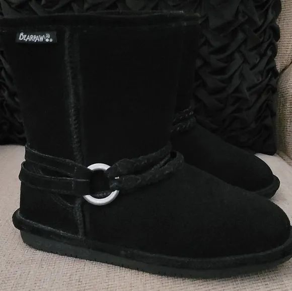 BEARPAW ADELE YOUTH BLACK SHORT SUEDE BOOTS