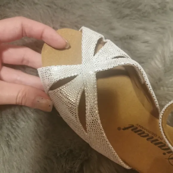Beautiful shoes with leather sole fit size 5.5.