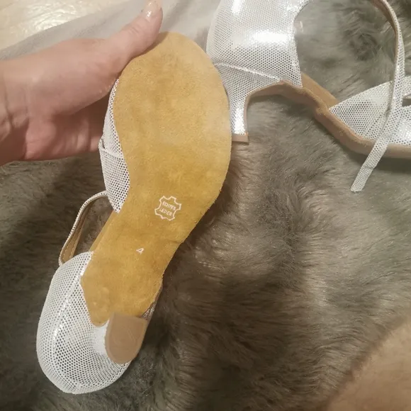 Beautiful shoes with leather sole fit size 5.5.