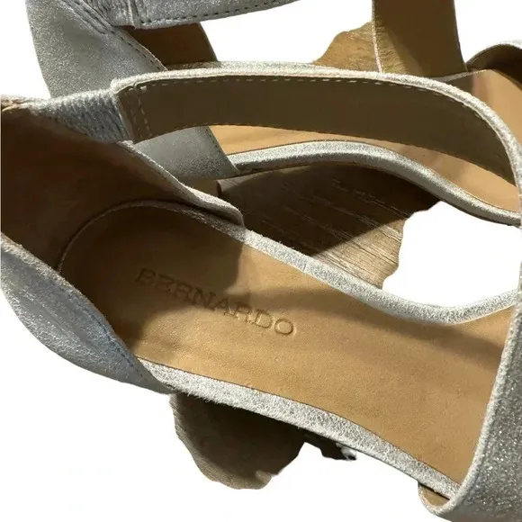 Bernardo Womens Silver Leather Asymmetrical Strap Open Toe Sandals Heels Shoes 9