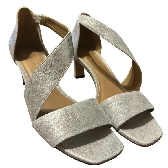 Bernardo Womens Silver Leather Asymmetrical Strap Open Toe Sandals Heels Shoes 9