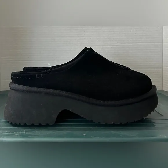 Black Slip-On Shoes by Project Cloud Women’s Size 6 EUC