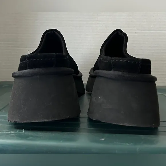 Black Slip-On Shoes by Project Cloud Women’s Size 6 EUC