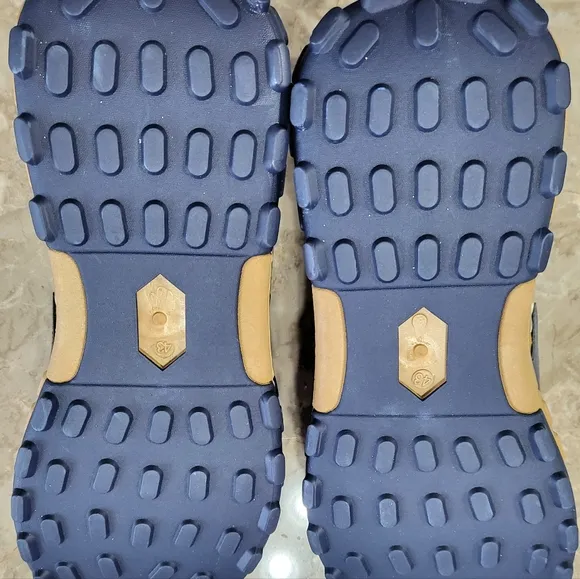 BLS-ECKE AIR Leather Slip On Sneakers Running Shoes Men’s 43.  New/no tag- box.