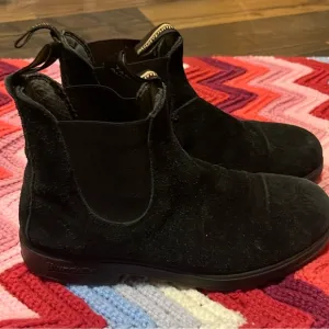 Blundstone boots size 6