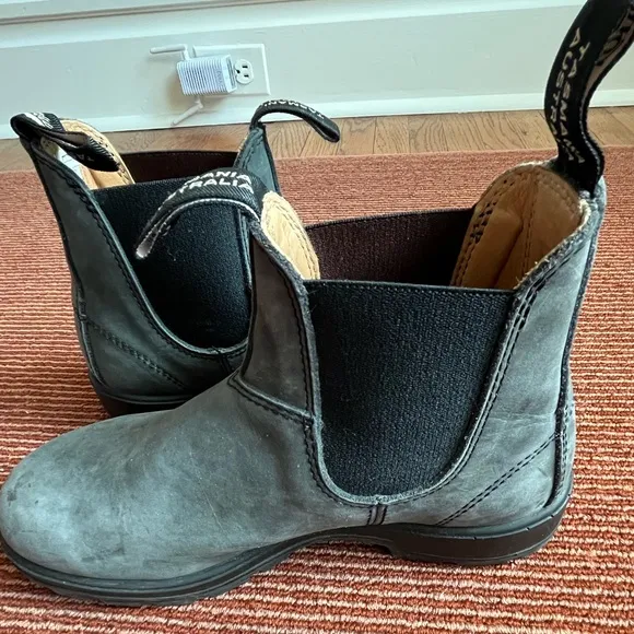 Blundstone Rustic Black Chelsea Boots Women’s 8