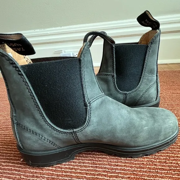 Blundstone Rustic Black Chelsea Boots Women’s 8