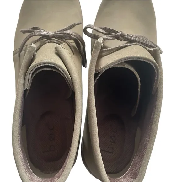 B.O.C. Womens Nadia Taupe Chukka Boots Size 10 Medium