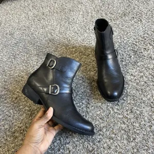 Born Ankle Boots 9 M Regis Bootie Black Leather Western Biker Buckle Zip Comfort