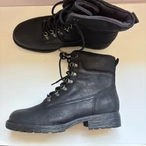 Born Codi Black Leather Comfort Lace Up Ankle Boots Size 9M