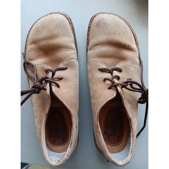 BORN Hand Crafted Shoes  Leather Lace Up Tree Carved on Bottom Sole Sz 8 Unique