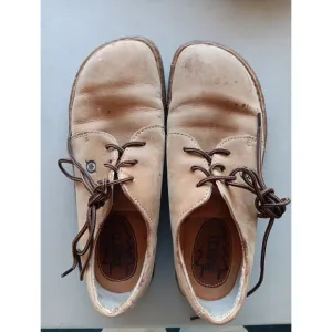 BORN Hand Crafted Shoes  Leather Lace Up Tree Carved on Bottom Sole Sz 8 Unique